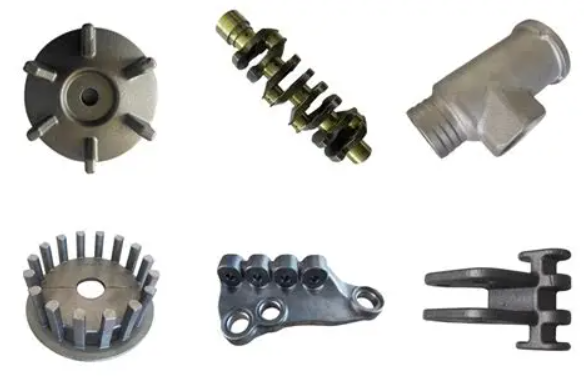 Como devem ser removidas as manchas na superfície das peças fundidas de ferro dúctil?